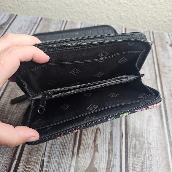 Vera bradley quilted black floral zipper wallet fabric RFID - Picture 5 of 7
